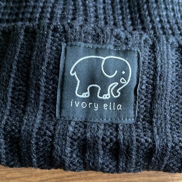 Ivory Ella Pom Pom hat • color: GREY only - Picture 4 of 7